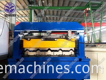 Easy And Simple To Handle Trapzoided Galvanized Metal Glazing Roofing Tile Roll Forming Making Machine